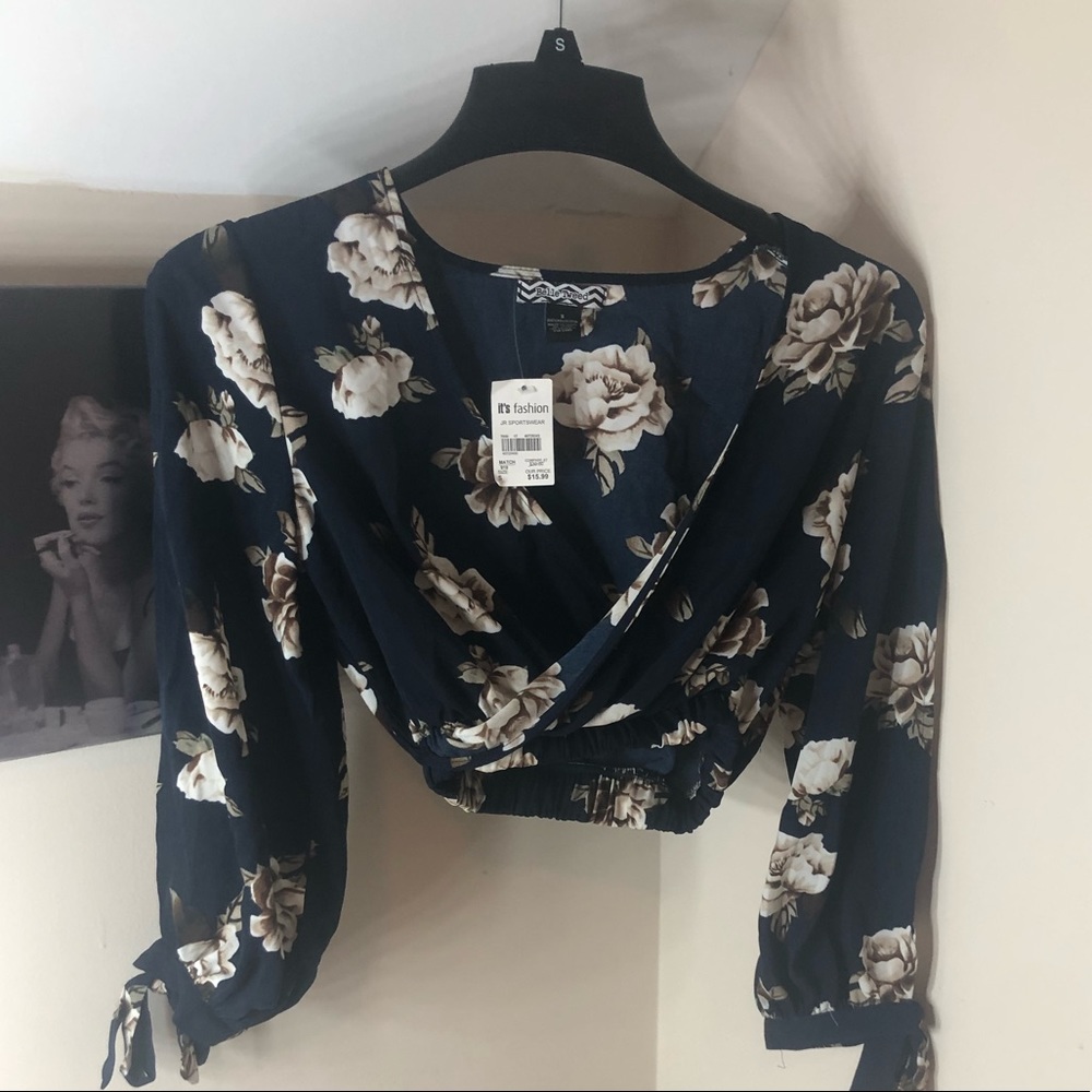 Long sleeve crop top